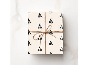 Minimalist Snake Black Cream Pattern